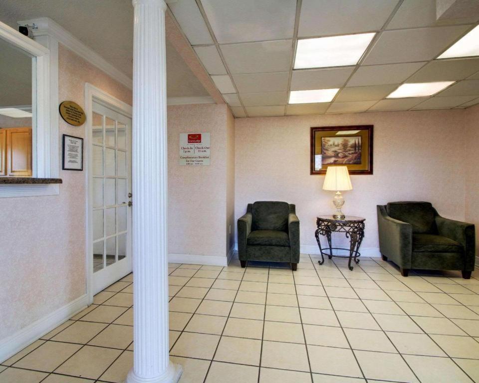 Econo Lodge Меридиан Екстериор снимка