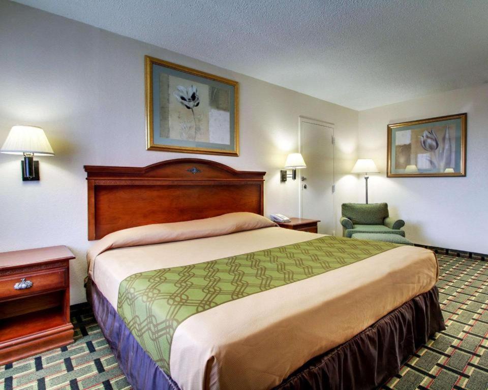 Econo Lodge Меридиан Екстериор снимка