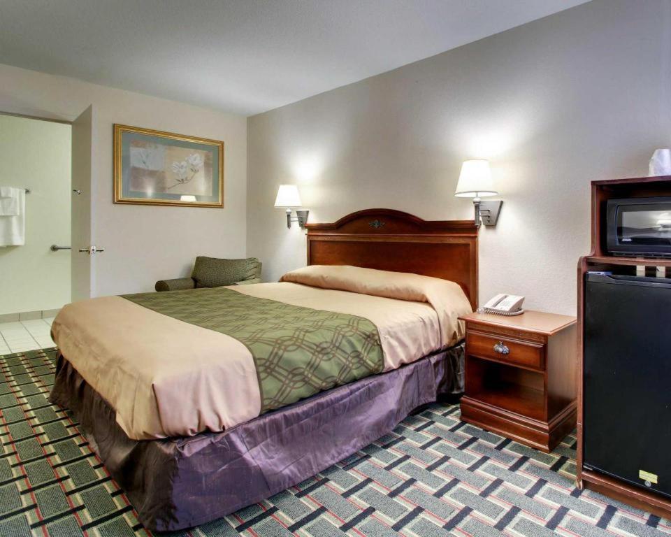 Econo Lodge Меридиан Екстериор снимка