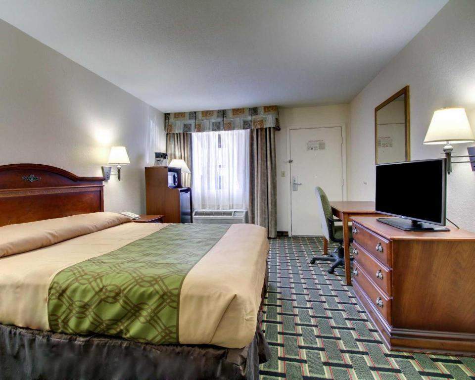 Econo Lodge Меридиан Екстериор снимка
