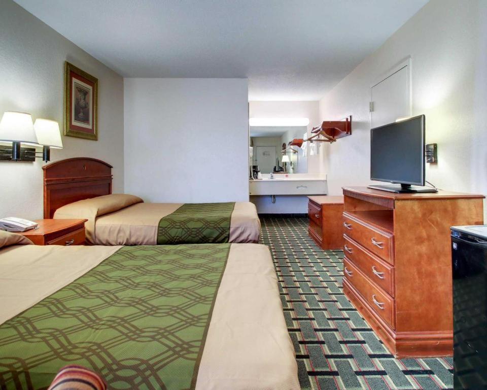Econo Lodge Меридиан Екстериор снимка