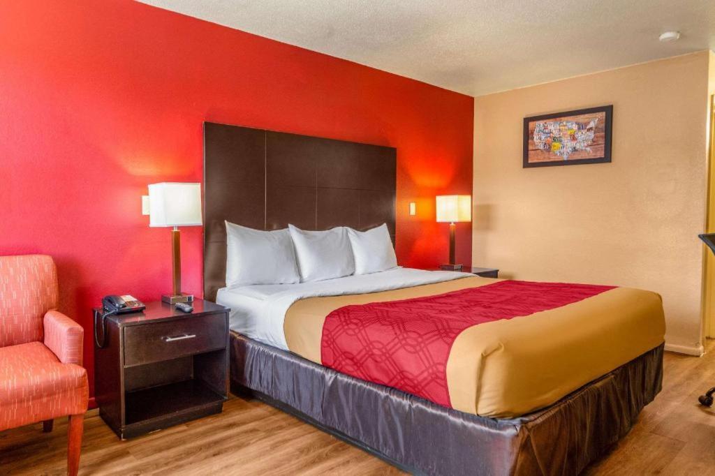 Econo Lodge Меридиан Екстериор снимка