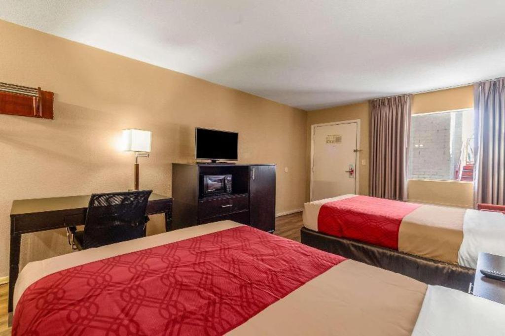 Econo Lodge Меридиан Екстериор снимка