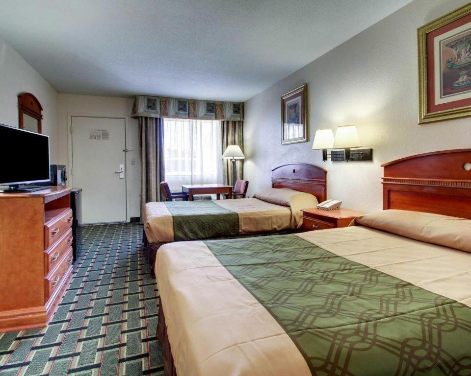 Econo Lodge Меридиан Екстериор снимка