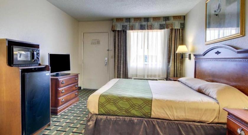 Econo Lodge Меридиан Екстериор снимка
