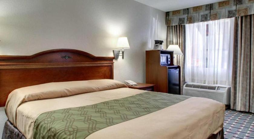 Econo Lodge Меридиан Екстериор снимка