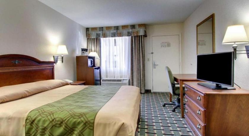 Econo Lodge Меридиан Екстериор снимка
