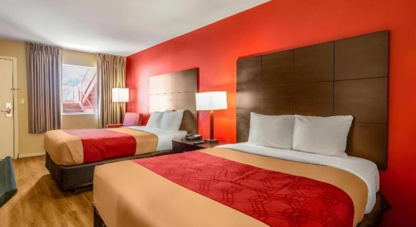Econo Lodge Меридиан Екстериор снимка
