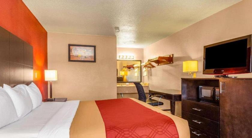 Econo Lodge Меридиан Екстериор снимка